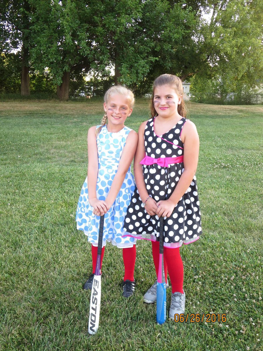 It’s game day!!! Our girls play Treynor today! 
JV: 5:30 
V: 7 
📍The Wick 
Look at two of our Seniors 🥹🥹
Hope to see you there!!! 🧡🖤