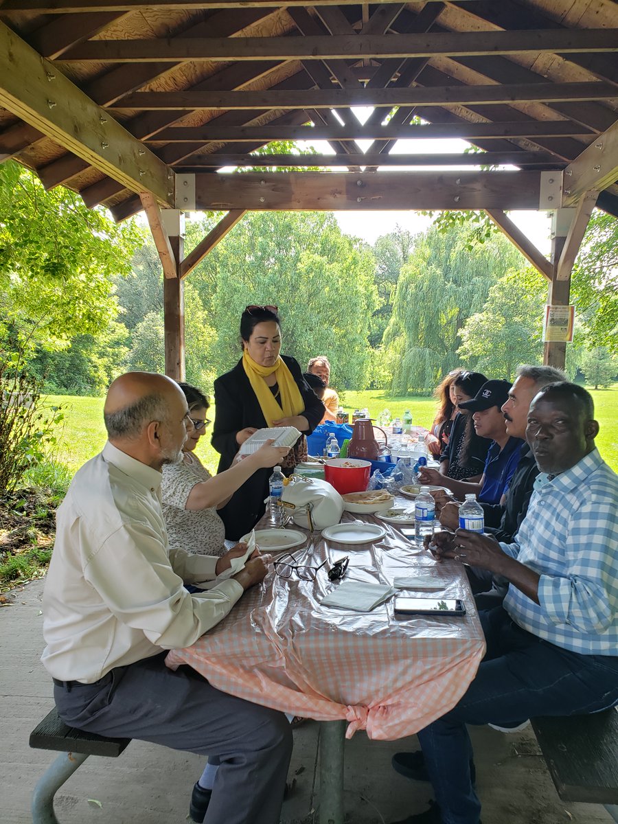 CCSNewcomers's tweet image. #FlashbackFriday to LINC Peel&apos;s End of Class Celebrations! 🎉 Our Peel LINC classes celebrated the end of a fantastic term with fun activities, delicious food, and great company at Mississauga Community Centre Park. 🌼☀️🌳🍽️ #LINCClasses #EndOfTerm #LINCPeel #CCSCommunity