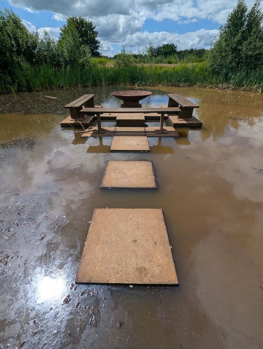 ThomasBerling's tweet photo. Der #Vechtdaldag organisiert durch @RuimteVecht hat Beispiele zum Schutz des Vechtelaufs präsentiert. In der Flussaue der @gemhardenberg wurden viele Flächen renaturiert. Auch der naturverträgliche Tourismus wird durch gefördert. #Vechte #Vechtetal #Vechtdal #dekoppel #Vechtezomp https://t.co/iAKllKF1co