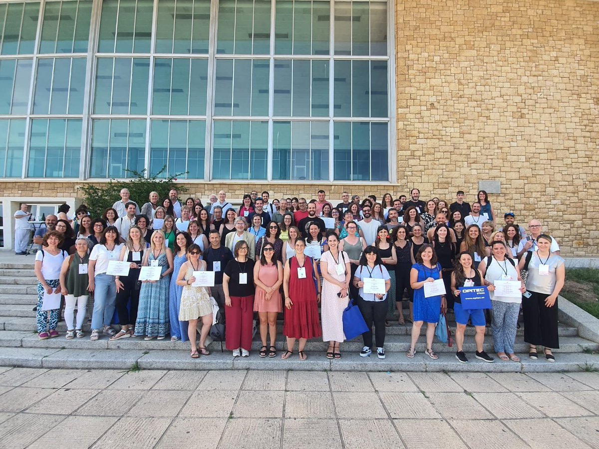 Esther_Pint's tweet photo. Aquest dimecres hem tancat la comunitat 21-24 del programa #STEAMcat. Han estat 3 cursos de compartir en comunitat, #metodologies i #tecnologies des de la perspectiva adient. En resum, aprenentatge en xarxa i continuarem. @InnovacioE https://t.co/QzV1tLkHLI