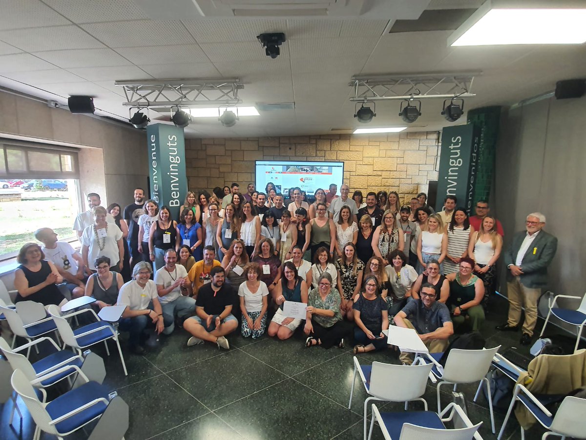 Esther_Pint's tweet photo. Aquest dimecres hem tancat la comunitat 21-24 del programa #STEAMcat. Han estat 3 cursos de compartir en comunitat, #metodologies i #tecnologies des de la perspectiva adient. En resum, aprenentatge en xarxa i continuarem. @InnovacioE https://t.co/QzV1tLkHLI