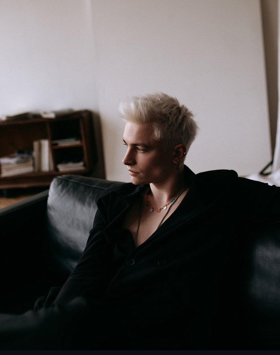 frankiefickles's tweet photo. { dramione } 

"I don't usually get Sacred 28 clients, Mr Malfoy," her voice was high pitched, yet rasped by the amount of cigarettes she clearly smoked too much of-- like the one in the long holder she held between her fingers. https://t.co/24aKeRivdy