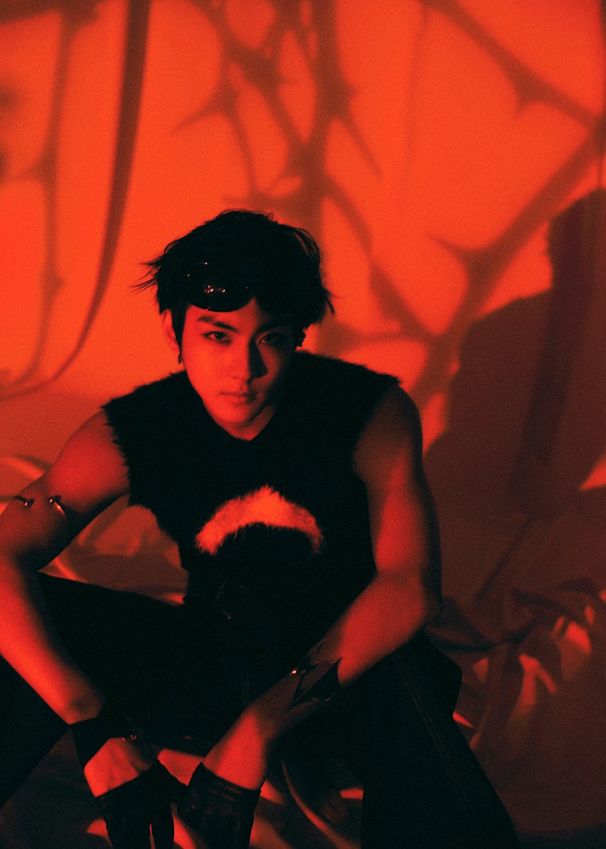 Koreaboo's tweet photo. ENHYPEN's concept photos really have golden retriever vs black cat energy https://t.co/b044YYOc0W