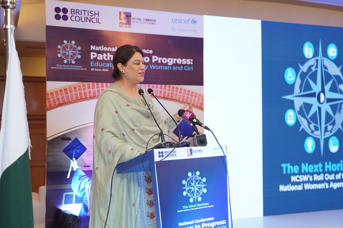 UNICEF_Pakistan's tweet photo. Federal Secretary @EduMinistryPK, Mohyuddin Ahmad, Chairperson @ncswpk, @NilofarBkhtiar, @UNinPak Resident Coordinator, @Momalindi, &amp; @UNICEF Deputy Representative, Dr. Inoussa attended the conference, along with other officials, teachers &amp; school girls. https://t.co/0M0q6wmoVF