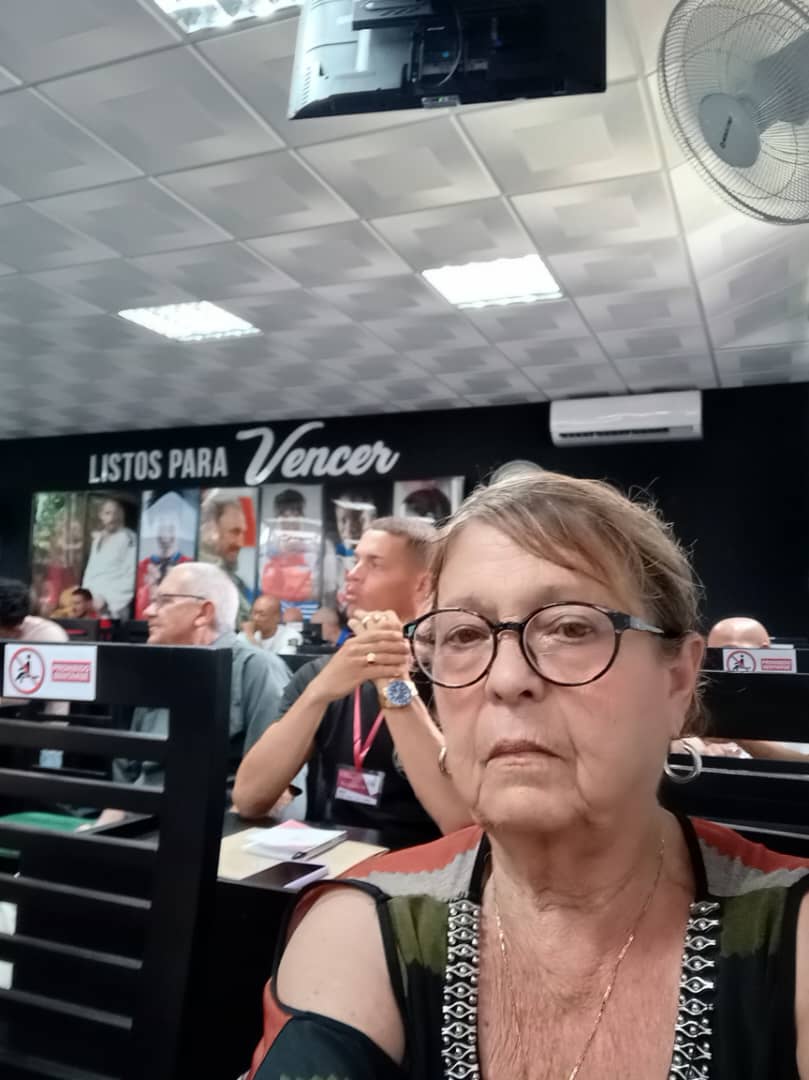 Minjus_Cuba's tweet photo. La Directora de Asociaciones del @Minjus_Cuba @MiriamMINJUS participa en el IITaller Científico “Deporte, Derecho y Gestión” organizado por la Escuela Ramal y la Dirección Jurídica del #INDER y la #RIIDGD con el objetivo del intercambiar sobre Derecho, deporte y gestión

#Cuba 🇨🇺 https://t.co/RC4lrsY1jD