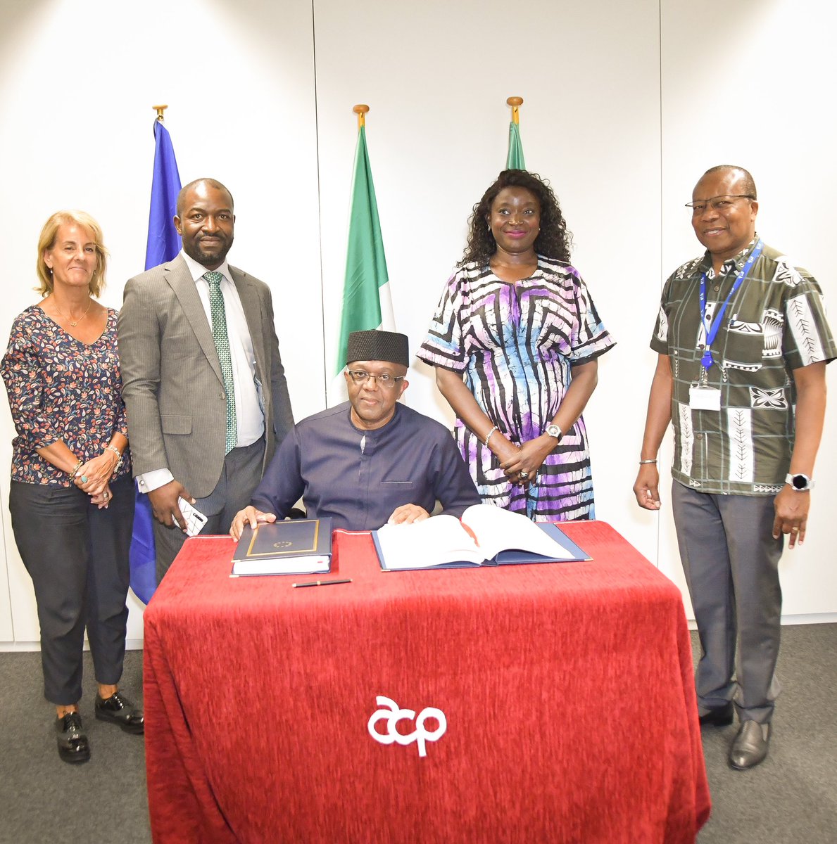 PressACP's tweet photo. Nigeria today signed the Samoa Agreement, joining 72 fellow members of the Organisation of African, Caribbean, and Pacific States (OACPS), in a pledge to enhance OACPS-EU relations international cooperation. 

Ambassador Obinna Chiedu Onowu represented his country to sign the Samoa Agreement at the OACPS Secretariat in Brussels. The majority of the 79 OACPS member states signed the agreement in Apia, Samoa, on November 15, 2023, which has been provisionally applied since 1 January 2024.

The Samoa Agreement serves as a vital legal framework for cooperation between the OACPS and the European Union, with the aim of promoting sustainable development, fighting climate change and its effects, generating investment opportunities, and fostering increased collaboration among OACPS member states at the international stage.

@MFA_Nigeria @NigeriaGov @YusufTuggar @atikuabagudu @TheNationNews @vanguardngrnews @GuardianNigeria @THISDAYLIVE