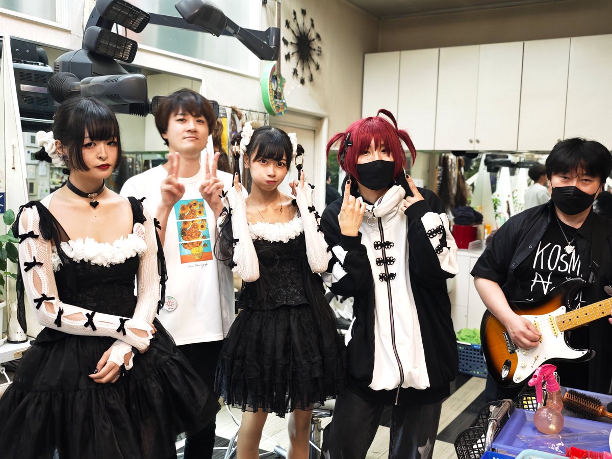 liko_kirishima's tweet photo. 取り急ぎ本日のライブ無事終了☑️

携わってくれたすべての皆様ありがとうございました！
これからもがんばります！

#MKON https://t.co/hm2xu9X4rZ