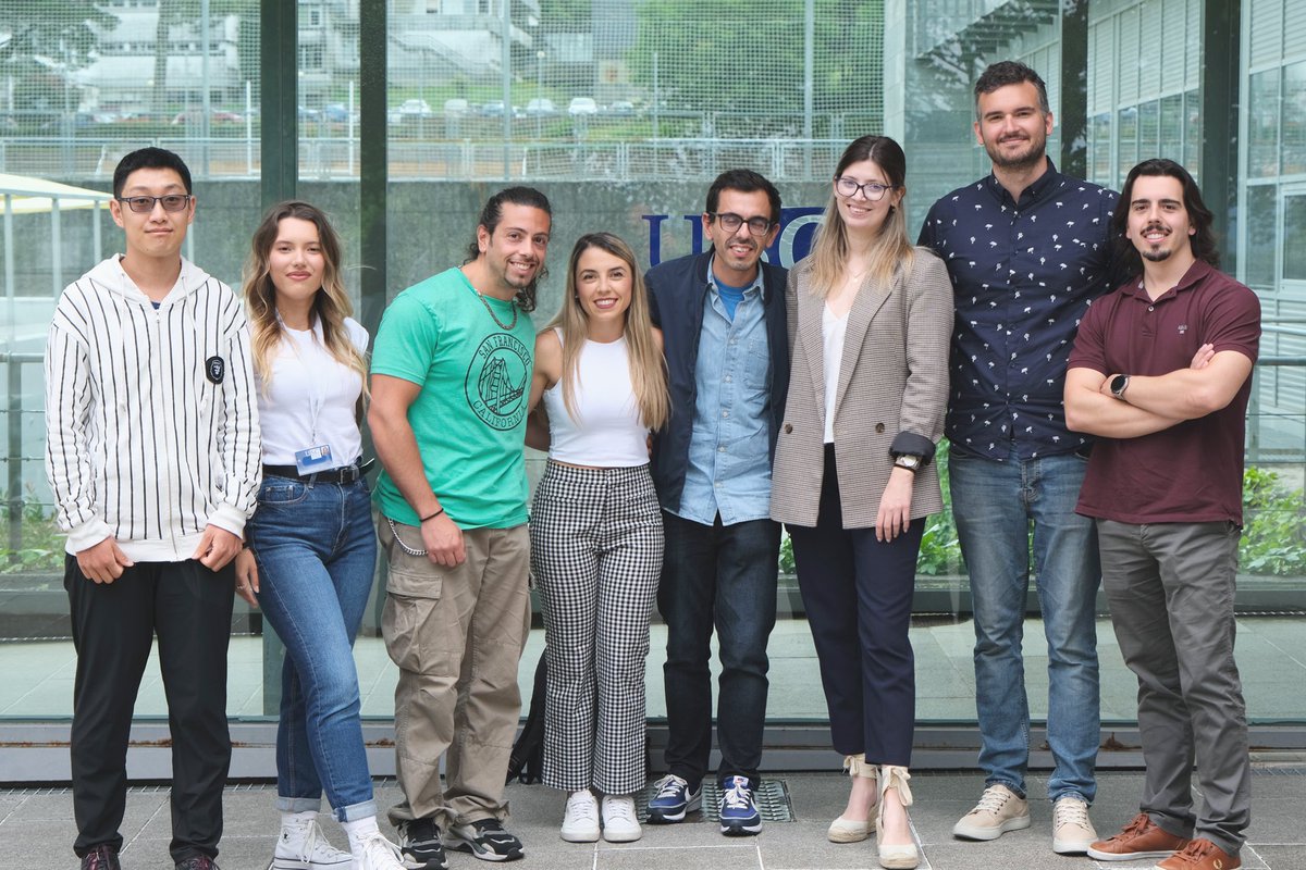 SoutoManel's tweet photo. I'm very fortunate to work with such a group of talented people with many nationalities! 🇨🇳🇭🇺🇮🇹🇵🇹🇪🇦 #newGroupPic 📸 #ElectroMolMat @ciqususc @UniversidadeUSC https://t.co/Tg40fAMrsb
