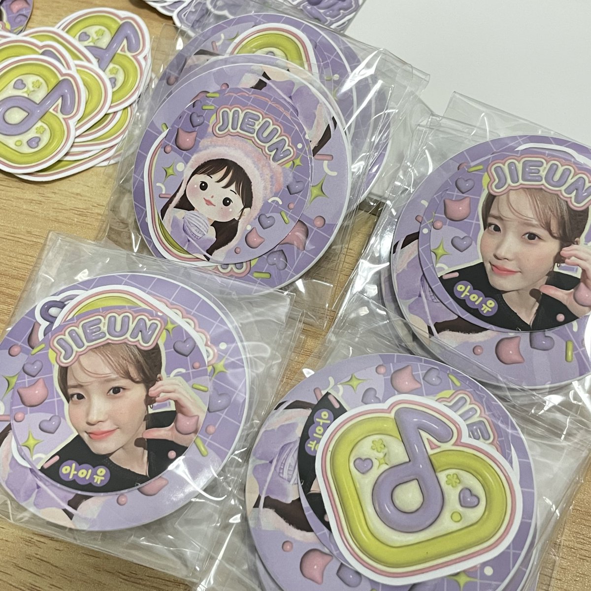 พรุ่งนี้แล้วว อย่าลืมมารับตุวเน้กจึนจิ๋วกันน้า ( ไม่ต้องโชว์ทวิตแค่เดินมาสะกิดๆ รับน้องกันได้เล้ยย) 💜🐥