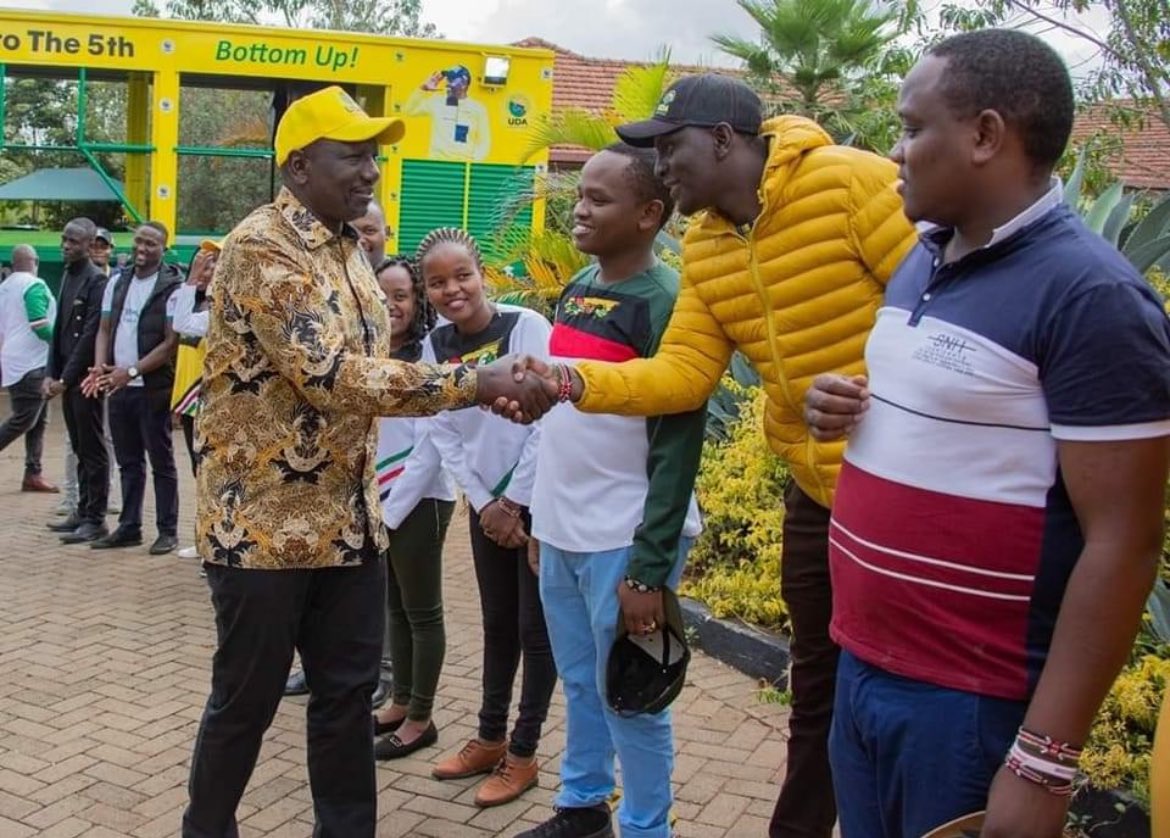 SnrOmbati's tweet photo. Exposing the so-called Gen Z spokespeople! This one here is Samwel Mundia. 

RETWEET to shame him for riding on others' success. https://t.co/BkJVepoeiE