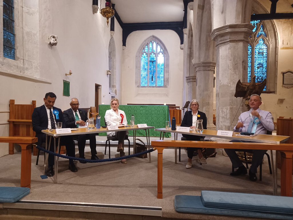 Great hustings last night at St Lawrence Church in Abbots Langley. 🌟

Less than a week to go until to election! 🗓️

Put your trust in the #LiberalDemocrat’s to deliver for South West Hertfordshire. 🗳️🔶