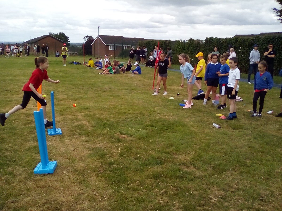 Barwelltrips's tweet photo. Thank you to all of our Brilliant Barwell Families for making today's sports day and water dash a huge success! We hope you all enjoyed the afternoon and thank you for your wonderful support! 💙 @barwellacademy https://t.co/q3Poq2Z8Bb