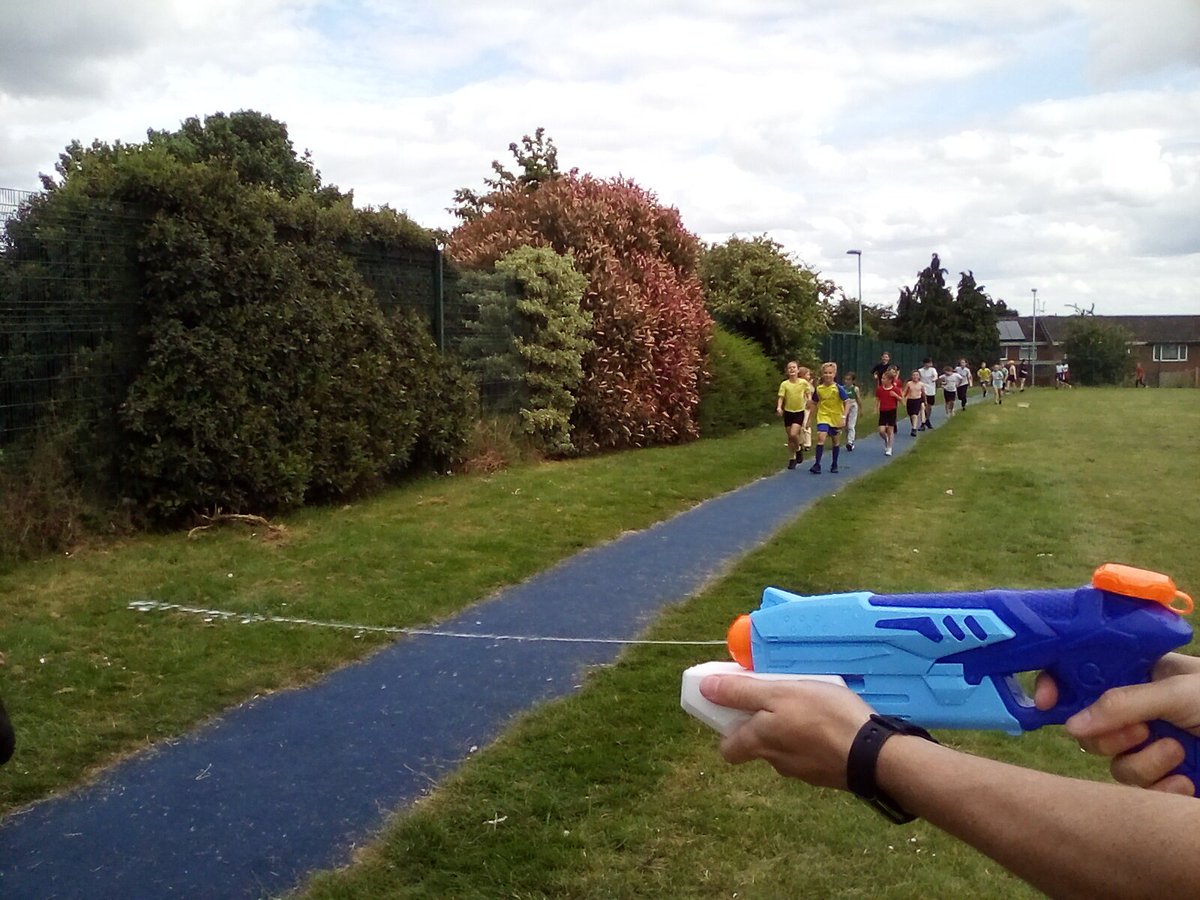 Barwelltrips's tweet photo. Thank you to all of our Brilliant Barwell Families for making today's sports day and water dash a huge success! We hope you all enjoyed the afternoon and thank you for your wonderful support! 💙 @barwellacademy https://t.co/q3Poq2Z8Bb