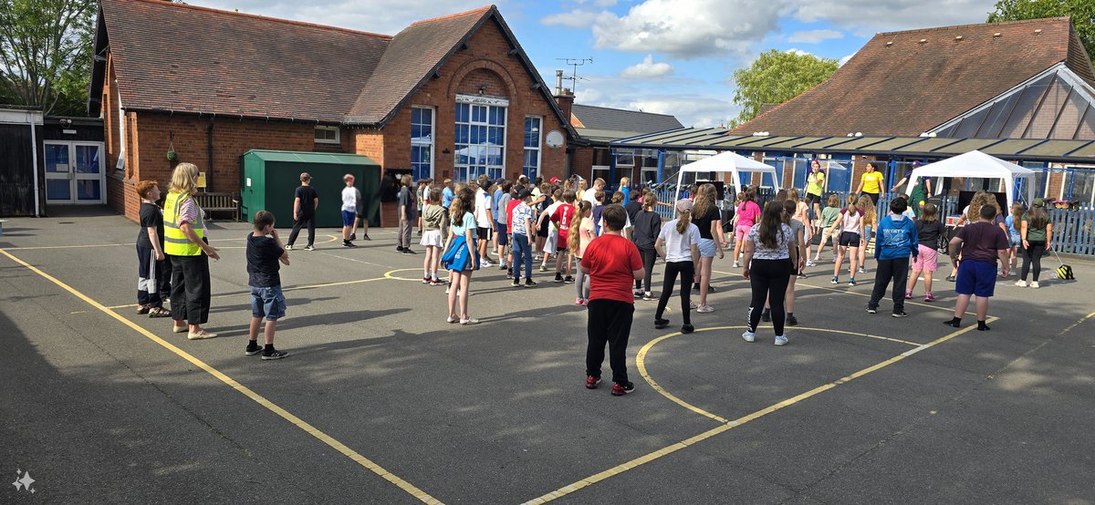 The Year 6 Jamboree has started with iSingPOP! They are loving it!