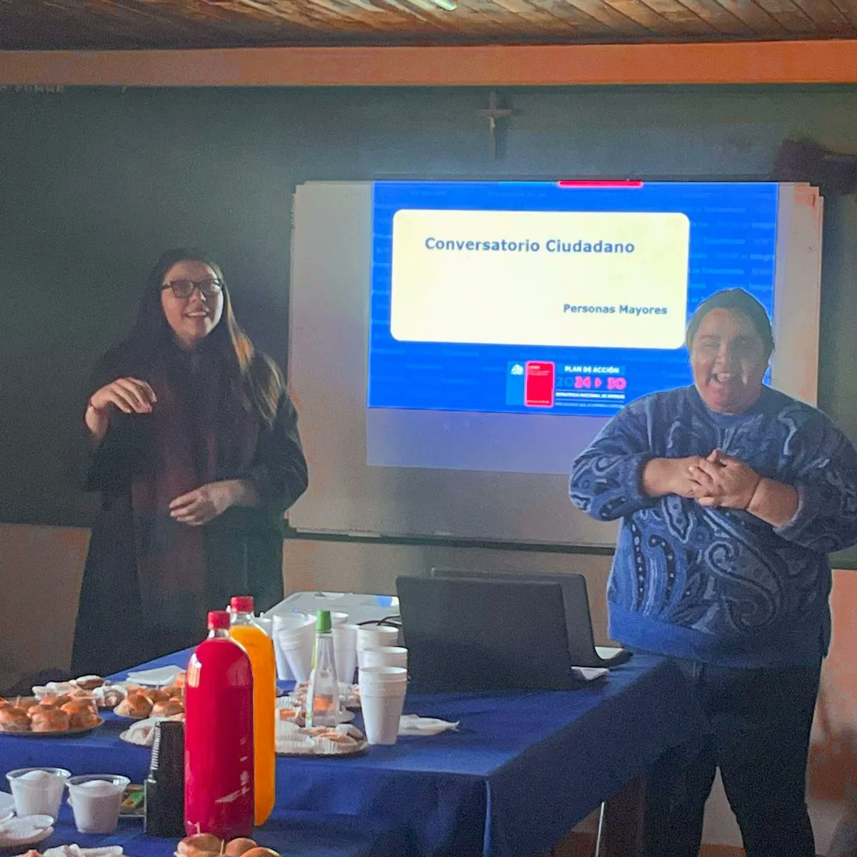 SLicanten's tweet photo. En el marco del día de la Prevención, el pasado miércoles 26 de Junio, estuvimos con el grupo de personas mayores del Programa Vínculos, estableciendo en conjunto una instancia de diálogo y colaboración. 
Agradecemos a las personas que participaron, por su interés y disposición. https://t.co/wJMWf6GCFA