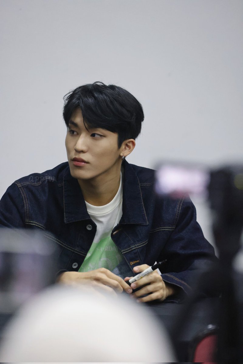 appjw04's tweet photo. 240628 K4 자카타 
어깨 부자❤︎  #PARKJEONGWOO 
#박정우  #ジョンウ #TREASURE https://t.co/wYlATBFt7B