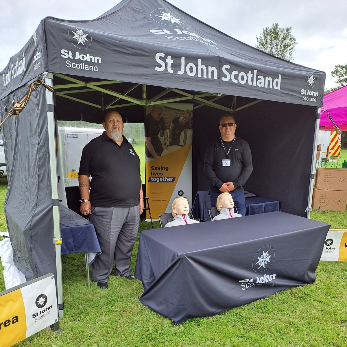 St John Scotland West Lothian area were at the Linlithgow Gala Day.
Our volunteers helped provide bystander CPR and defibrillator awareness sessions to passers by which also included children aged between 7yrs to 13 yrs.
#CPR #learnCPR #defibrillator #Linlithgow
