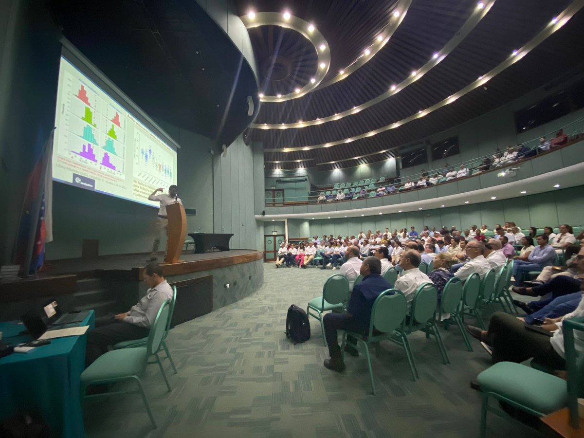 CenipalmaOrg's tweet photo. En Santa Marta, llevamos a cabo el Mega Foro "Híbridos Interespecíficos OxG: Futuro de la Palmicultura". Junto con @ICACOLOMBIA, @Finagro y productores de la #ZonaNorte, discutimos los avances en investigación sobre esta importante alternativa para las regiones afectadas por la pudrición del cogollo en palma de aceite.