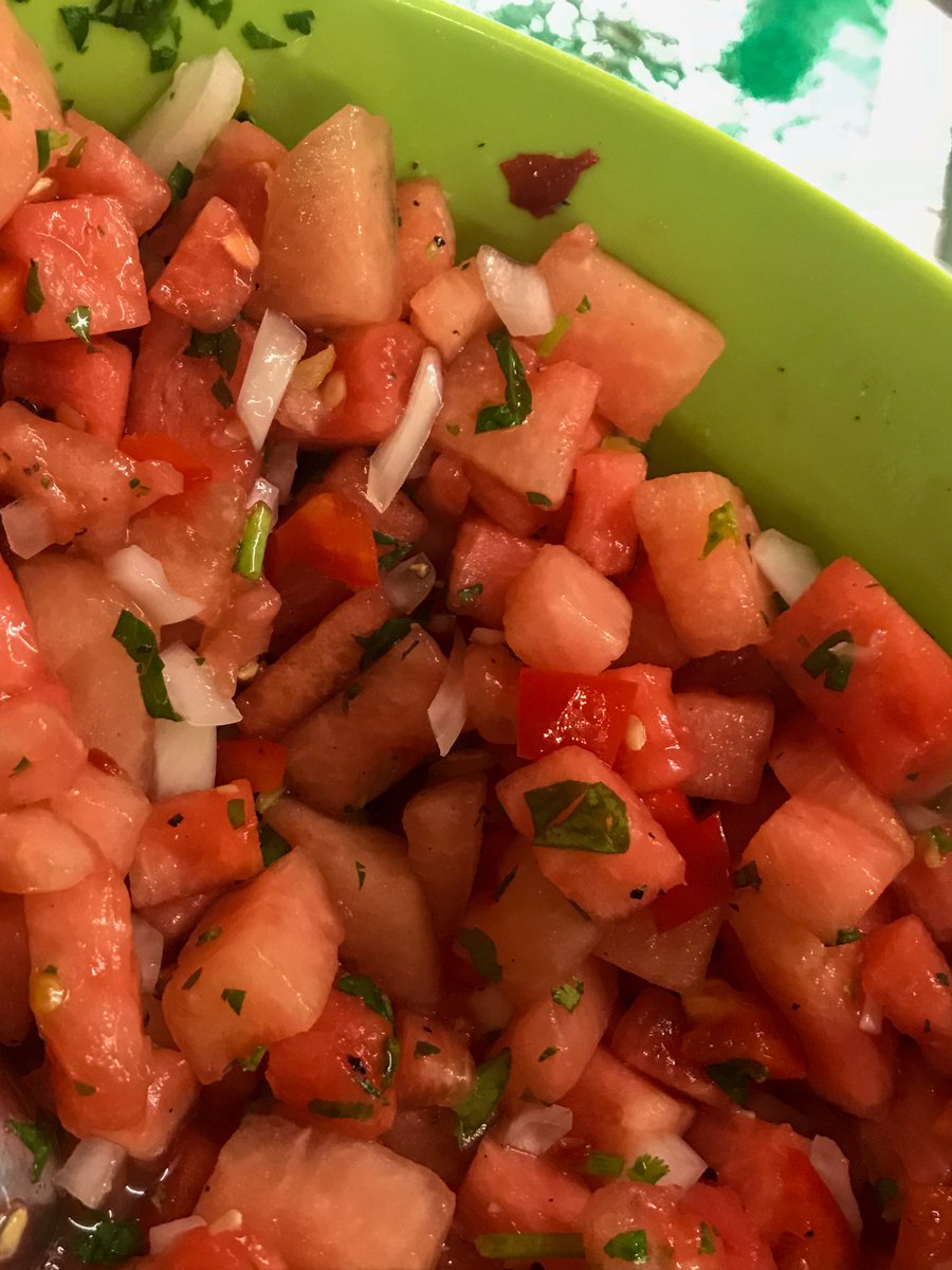 Looking for a tasty dish to brighten your summer festivities? Watermelon salsa recipe will be a hit! It is great on its own or pairs well with grilled chicken!
foodhero.org/recipes/waterm…