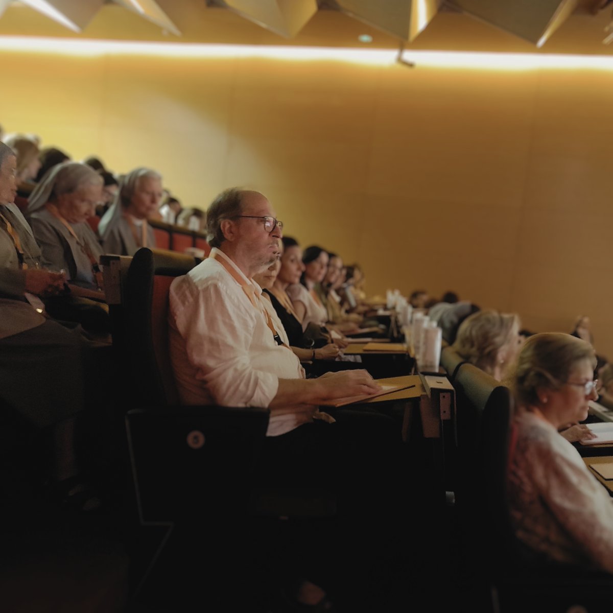 450 #EducadoresNazaret llegados de los 10 coles de la red <a href="/coleinnovadores/">Coles Innovadores</a> de España compartiremos durante 3 días prácticas, aprendizajes, reflexiones y vida. Un cierre de oro para concluir la celebración de los 150 años de las <a href="/MHSFNazaret/">Misioneras Nazaret</a>! #CongresoEducativo2024 <a href="/nazaretglobal/">Nazaret Global Ed</a>