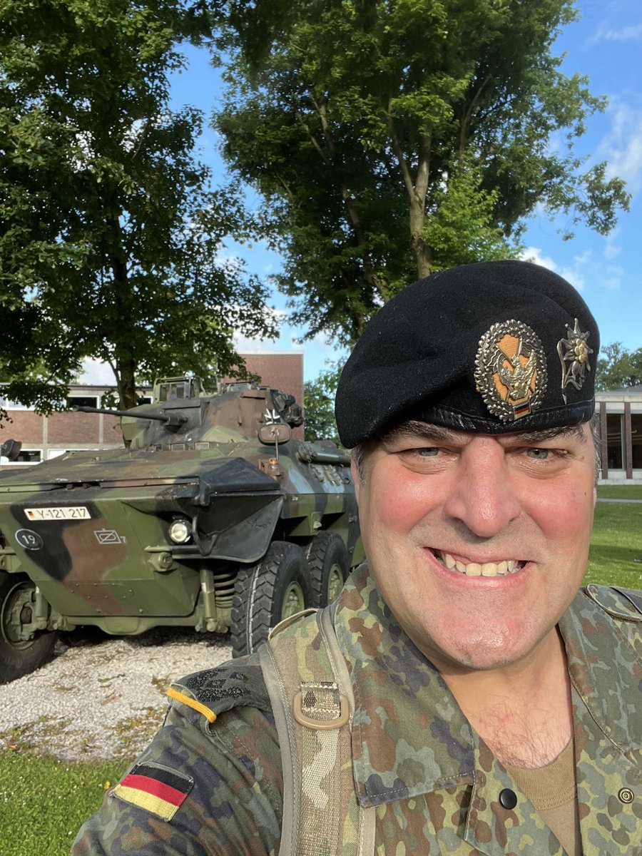 JPW_FIDES's tweet photo. Ein leider viel zu kurzer Austausch mit alten und jungen Kameraden beim Aufklärertreffen @Frkrs_HAufkl - es hat mich trotzdem sehr gefreut! Horrido! @Deutsches_Heer #reserverockt #wirsinddasheer #wirdienendeutschland https://t.co/xEsgeXPsbL