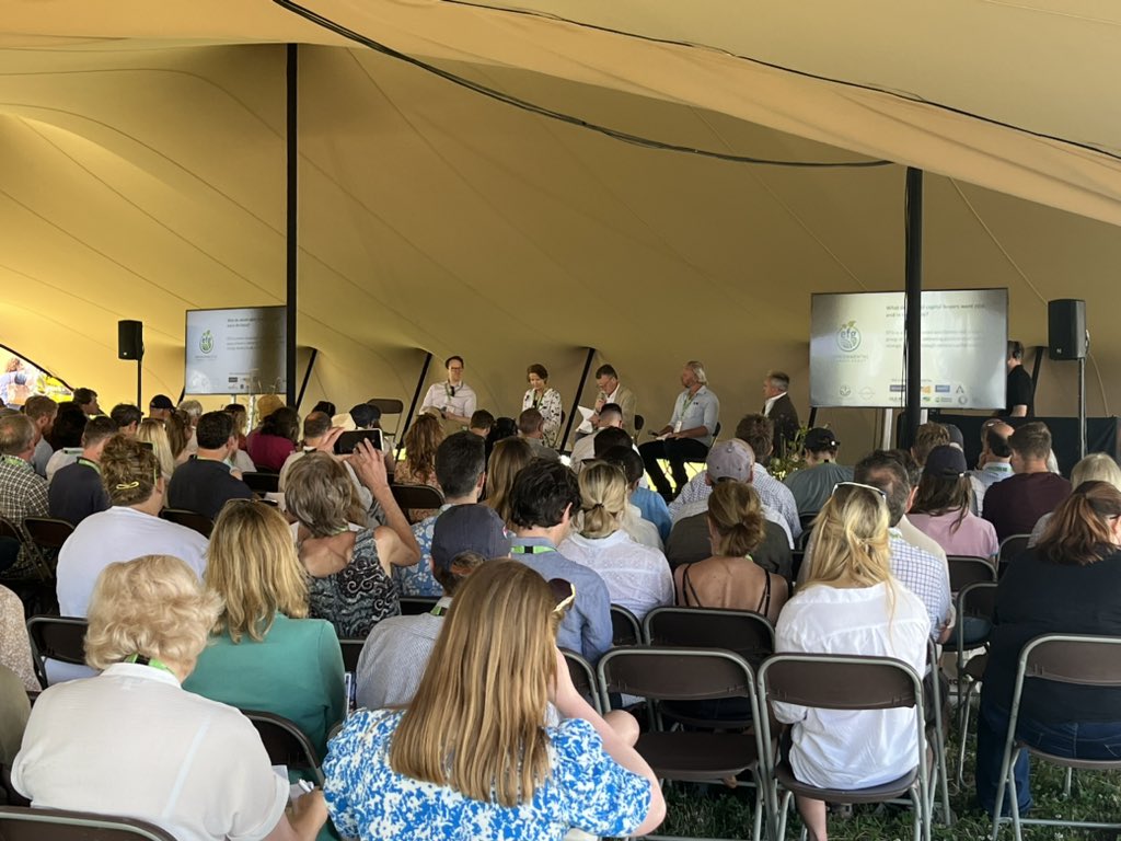 S_Dwerryhouse's tweet image. Top couple of warm 🥵 days @Groundswellaguk with @CLAtweets not much chance to listen to talks personally but the mood was positive! Great to have a full house for our breakfast on day 2 with @diggerdansmith from @JamiesFarm speaking l. Thanks to everyone who came to see us 🙌