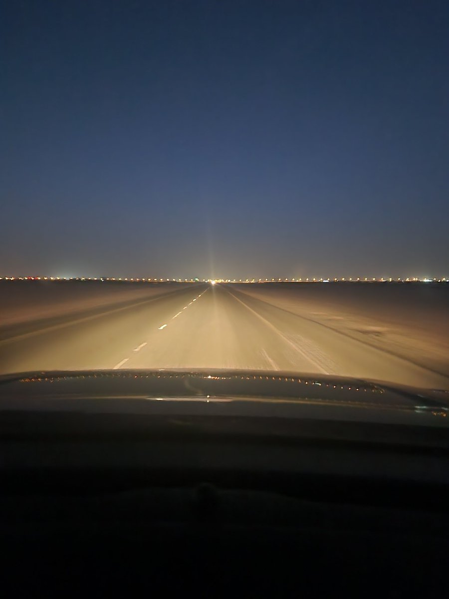 الليل وبيوت القصيد وطاري الفرقا
اتمسكك خط ماتدري وين اخرته

                  إمتمآدي🪝