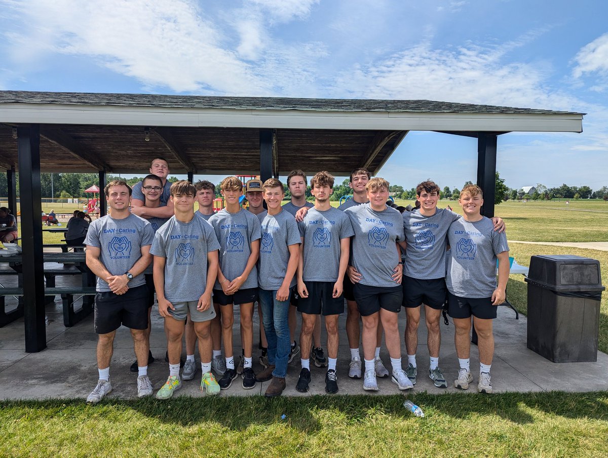 BaronFootball's tweet photo. We enjoyed being a part of United Way's Day of Caring today. It is always great to give back to this awesome community. https://t.co/jneFyJ2izZ