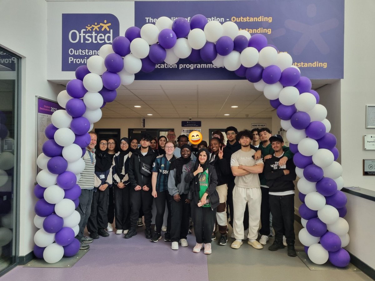 A group of our students ready to set off to Nepal today to work on climate action projects through the challenges abroad programme. Have an amazing time guys! ✈️🇳🇵😀