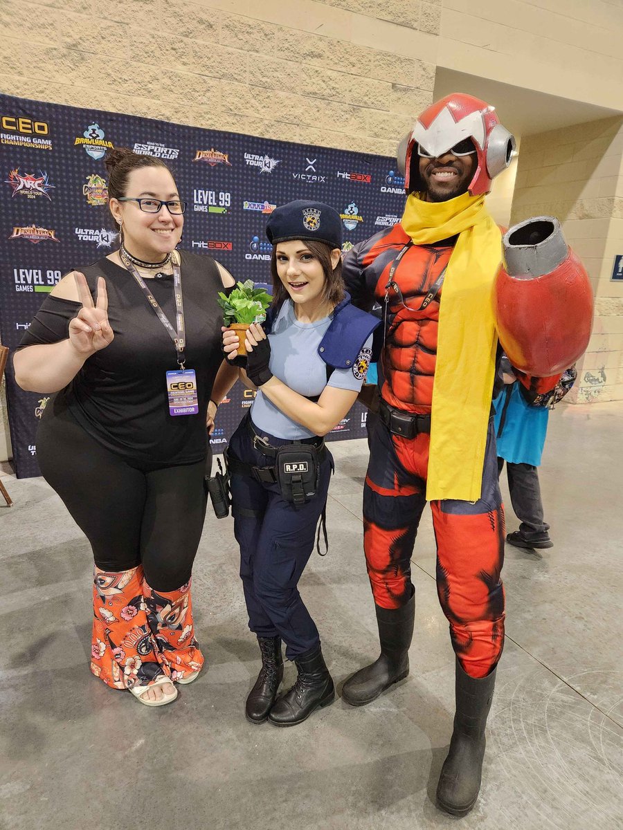 ATTENTION CEO COSPLAYERS!!  Meet here at The Cosplay Hub at 5:30pm!

We'll be going to the CEO ring for photos at 6pm!!

But before we go, be sure to grab a 
Raffle Ticket!

Couldn't do this with out <a href="/MsValentine2552/">💖 MsValentine 💖</a> and <a href="/SunnyDoom88/">Splendid Treasures</a>
#CEOCosplayers #CEOCosplayHub #CEOFGC