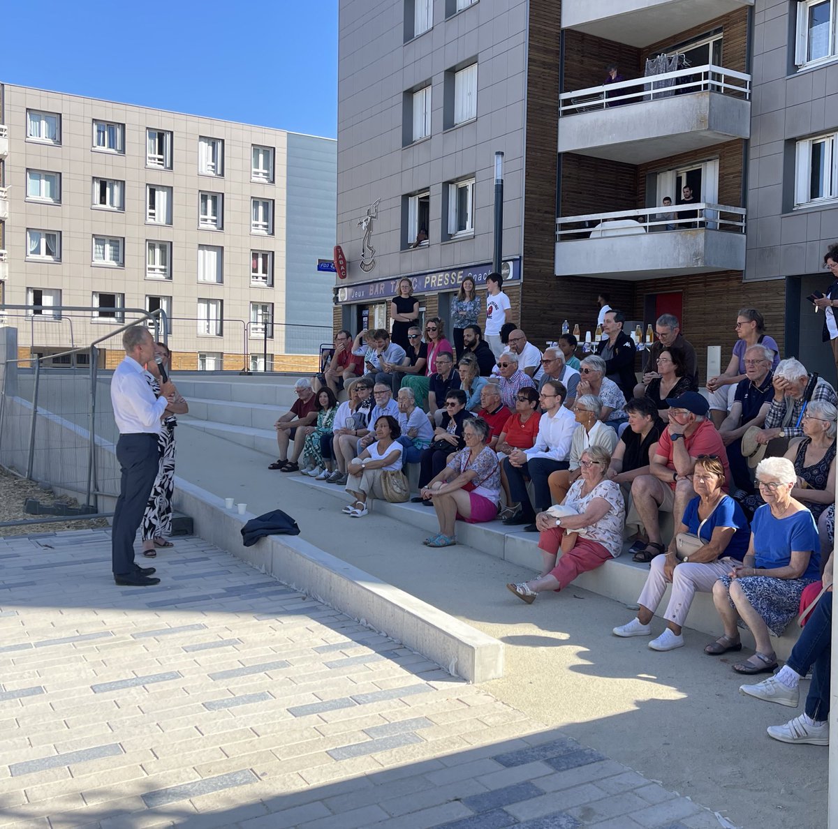 Nous sommes très nombreux au #Bourny autour de <a href="/guillaumegarot/">Guillaume GAROT</a> et <a href="/IsabelFougeray/">Isabelle FOUGERAY</a>. 

Face à l’inquiétude que suscite l’extrême-droite, nous avons besoin de députés qui se battent :
✅pour la justice sociale
✅pour rebâtir nos services publics 
✅pour un projet de concorde sociale