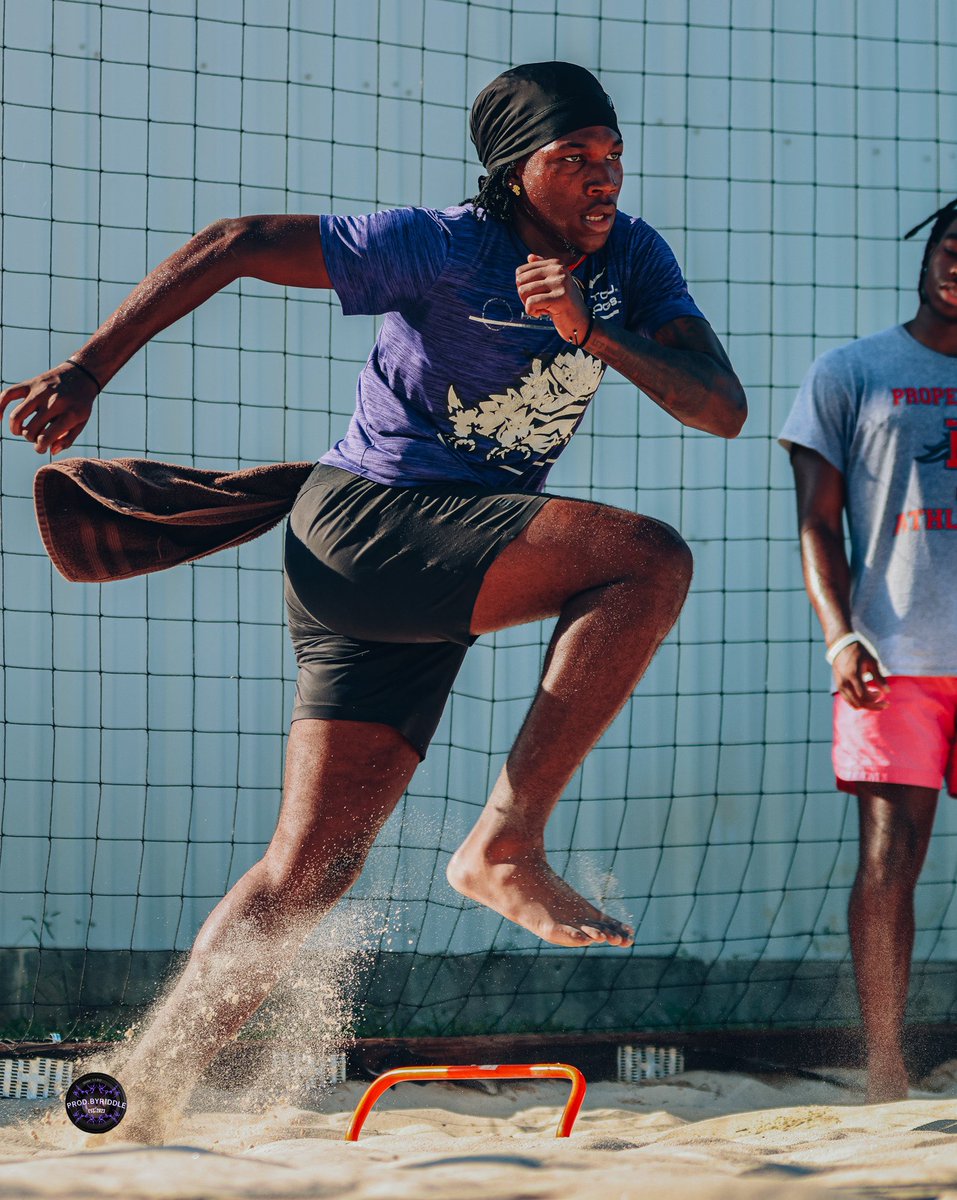 𝘈𝘴𝘩𝘵𝘰𝘯 ’𝐗-𝐅𝐚𝐜𝐭𝐨𝐫’ 𝘓𝘰𝘵𝘵 tweet media