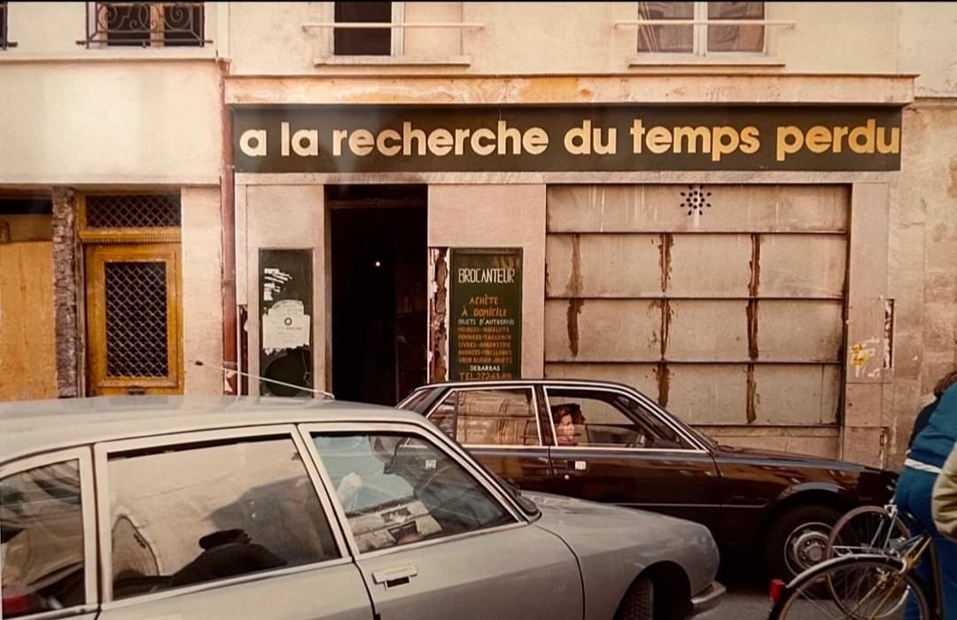 Vrum83's tweet photo. Luigi Ghirri | Paris, 1980 https://t.co/BQ1mSFvx6m