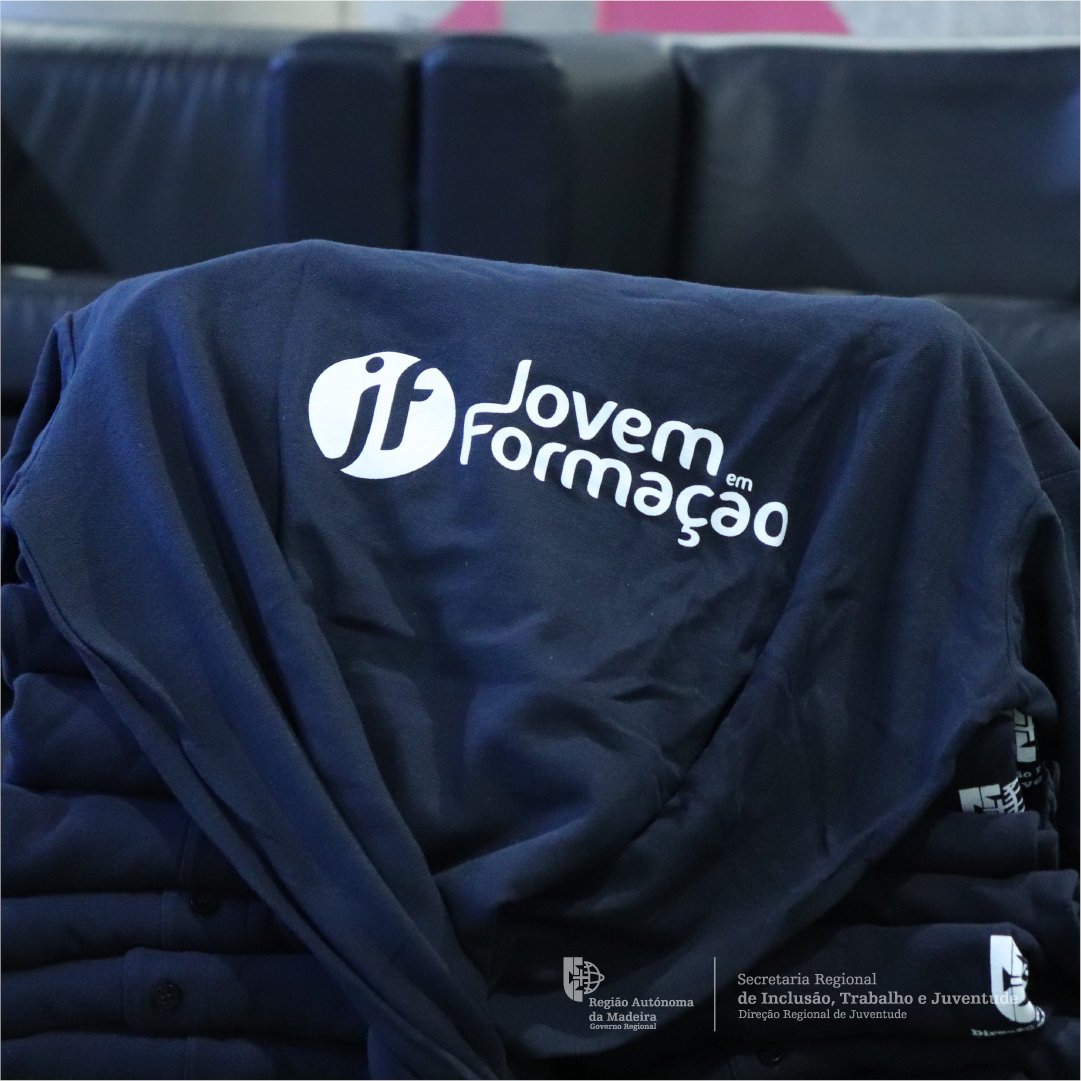 drjmadeira's tweet photo. A DRJ concluiu hoje a entrega dos polos dos programas juvenis Jovem em Formação, Monitor Júnior e Colombo, num circuito que percorreu os 11 concelhos da Região Autónoma da Madeira durante a semana que agora termina, que contou com a presença do Diretor Regional de Juventude. https://t.co/e0aItKz96k