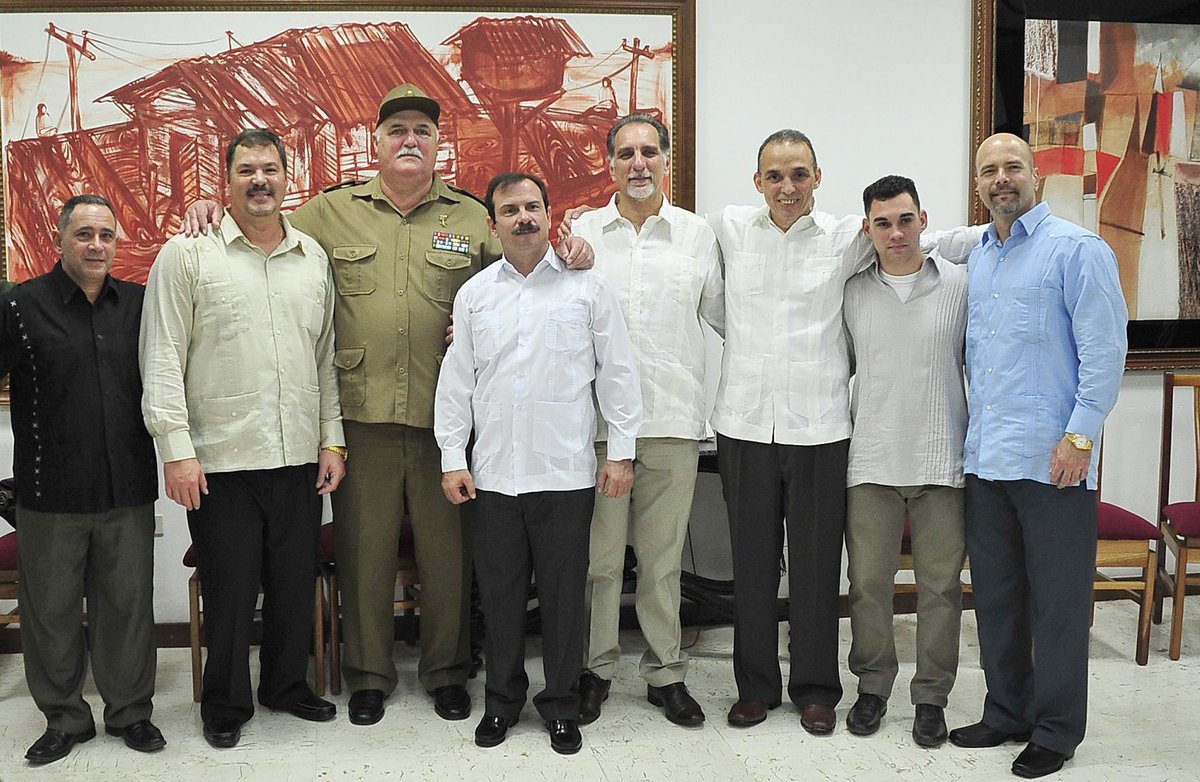 GHNordelo5's tweet photo. Hoy conmemoramos el 24 aniversario del regreso de Elián a la #Cuba con la alegría de tenerlo entre nosotros convertido en un hombre de bien, patriota y revolucionario. #CDRCuba #ElianGonzalez #LosCinco https://t.co/c1S5VN9l7T
