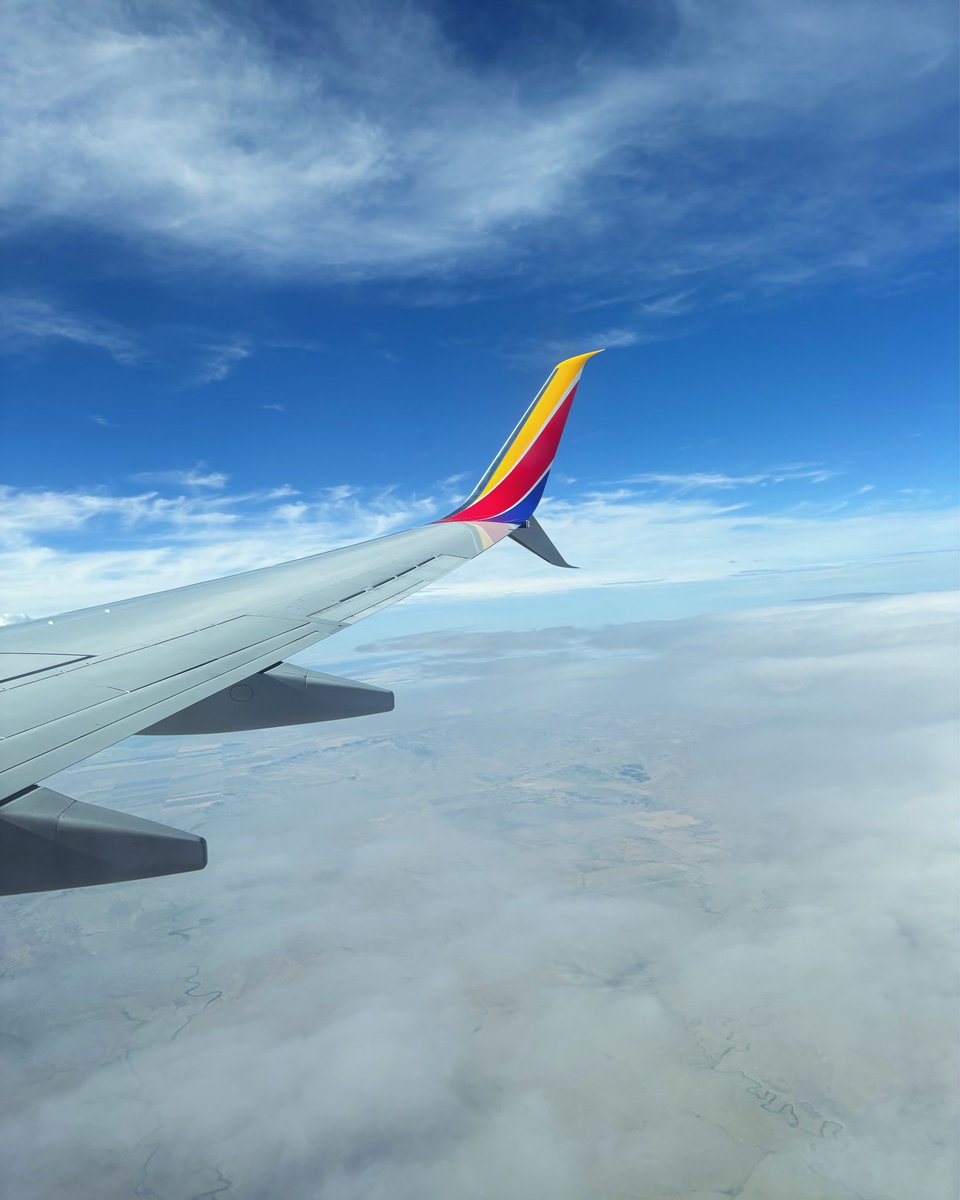 authorkcachera's tweet photo. Forgot to sync my novel writing software for my flight. But with a view like this and listening to my writing playlist, it’s easy to get lost in my thoughts and think about what’s going to happen next in my story.

✈️🌥️

#authorkcachera #aspiringauthor #writing #novel #travel https://t.co/p49MY1eFP6