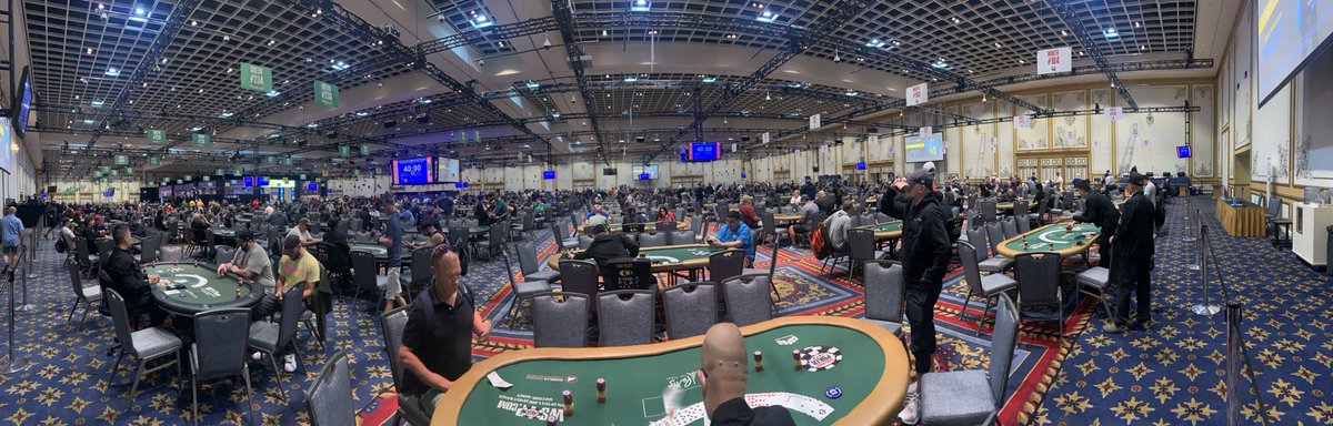 PaulRomainCPFC's tweet photo. Gonna be HUUUUUUUUUGE!! #WSOPColossus https://t.co/7ohM9t7MEd