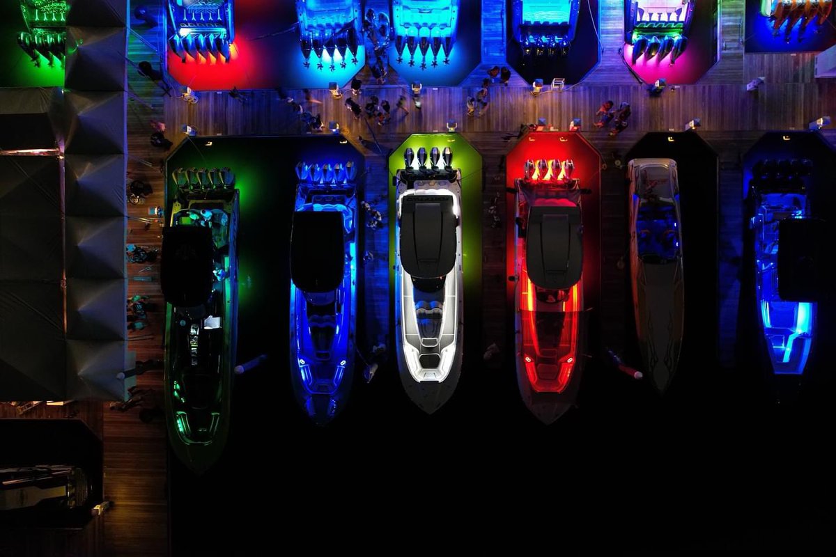 william_laketv's tweet image. MTI Knows How To Put On One EPIC Light Show 😳 📍 Baltimore, MD 

📸 Marine Technology Inc FB Page 

#speedboats #powerboats #offshoreboats #offshoreracing #mercuryracing #mercurymarine #laketvoffshore #offshorewill #mtiboats