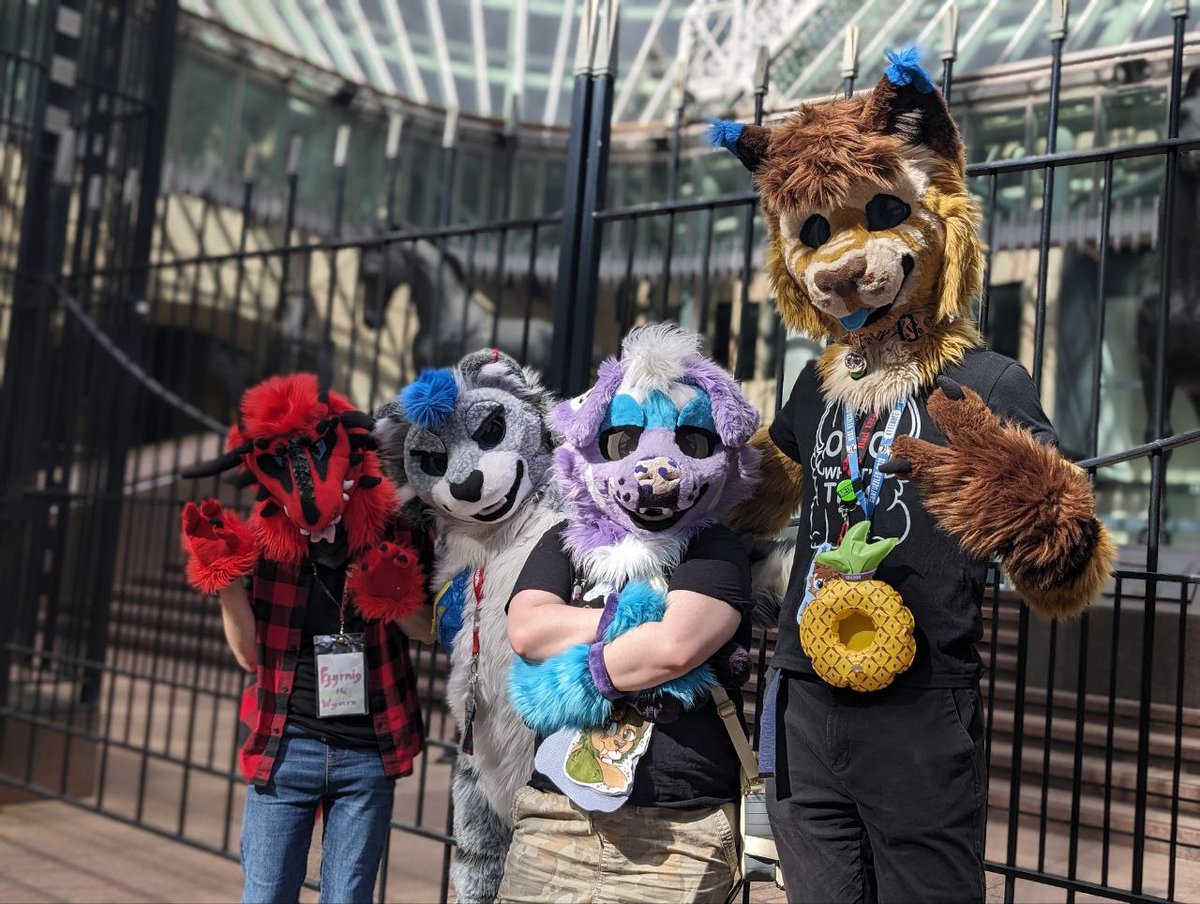 Happy #FursuitFriday I wish everyone a brilliant weekend! 
📸 - <a href="/The_Mystic_Fox/">Bishop</a> 
🪡 - <a href="/MarvelousMeep/">Meep's Marvelous Monstrosities</a> 
Suit siblings also tagged in post!