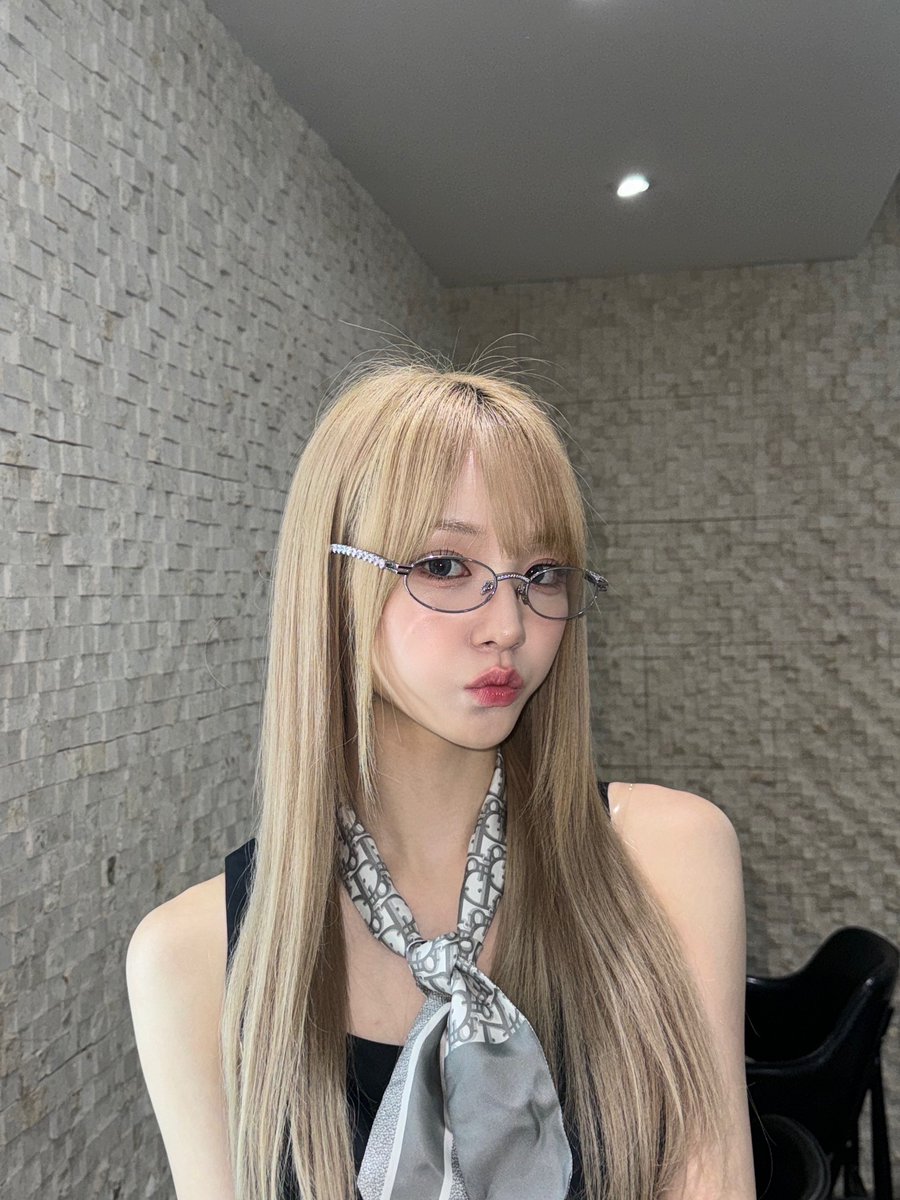 [#나나]
🕶️💎🍀

#WOOAH #우아 #NANA