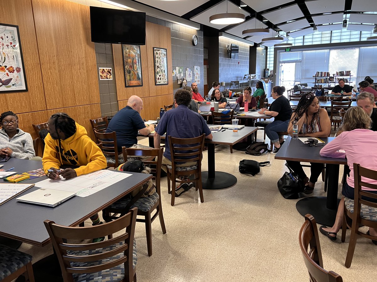 MagnetSchlsMSA's tweet image. Heidi Targee and Jayme Rawson were in Baltimore this week working with #MSAP and #magnetschools in Baltimore County Public Schools. Attendees had a great time creating pitches for their schools and evaluating their schools against the magnet pillars! @BaltCoPS