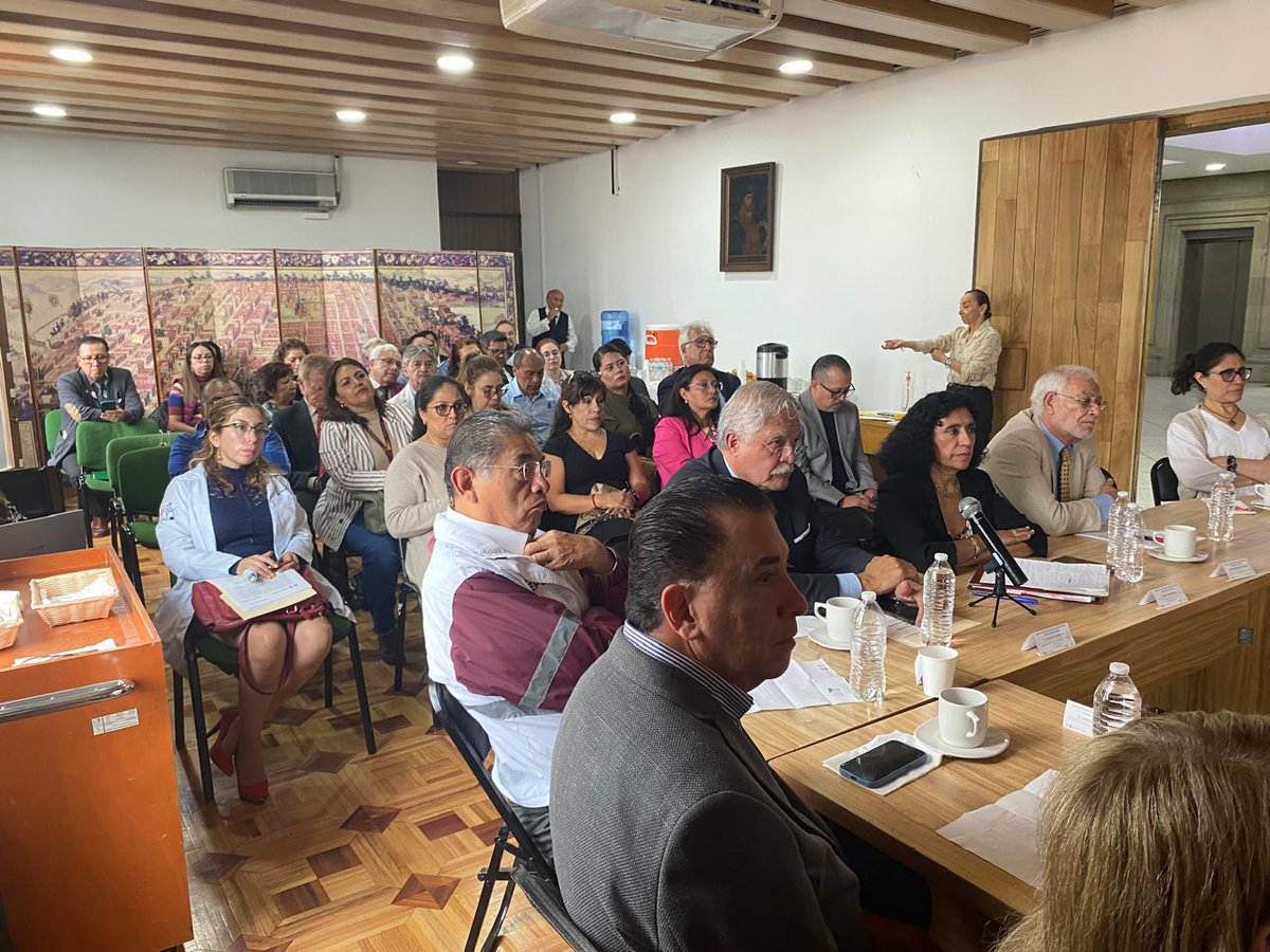 SSaludCdMx's tweet photo. Se realizó la Segunda Sesión Ordinaria del Comando Estatal Interinstitucional del Sector Salud de la Ciudad de México en Jefatura de Gobierno con la participación de la Secretaria @OlivaLopezA. https://t.co/D98oNOa6oF