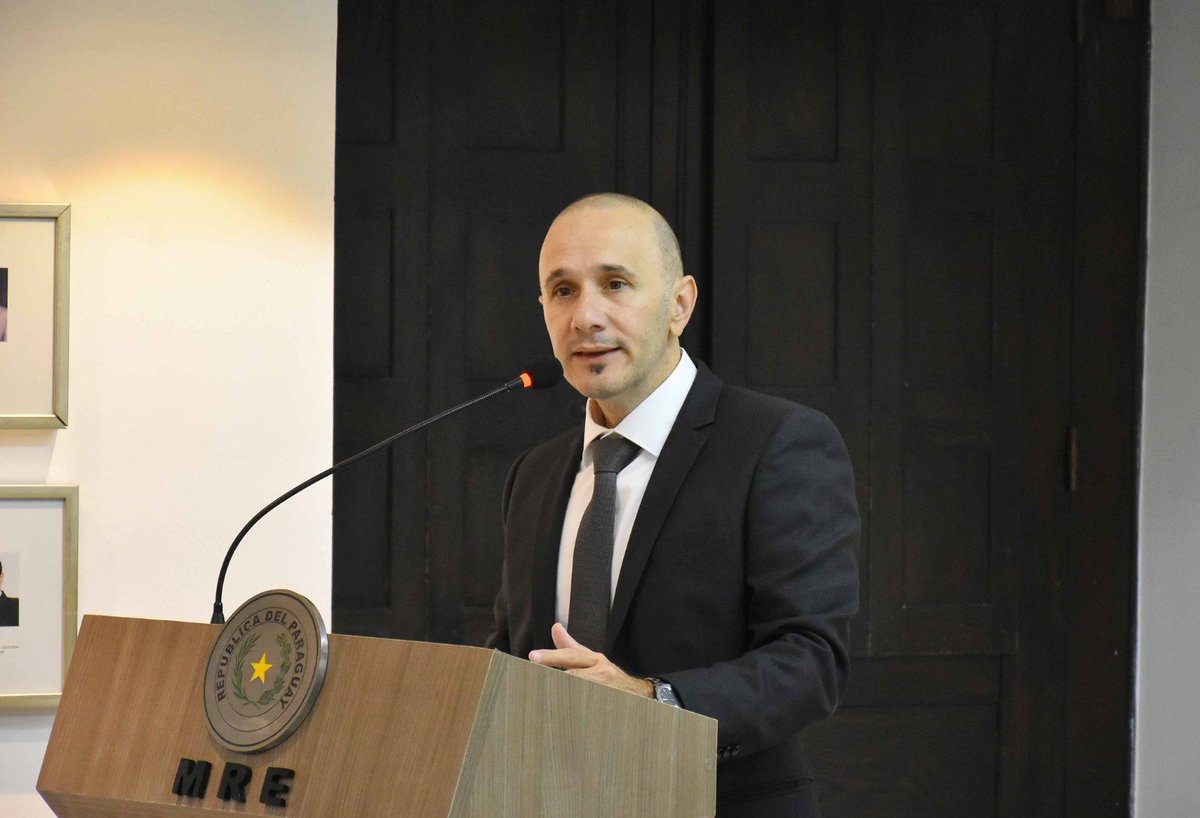 Diego Moreno Rodríguez fue electo como juez de la Corte Interamericana de Derechos Humanos, con 16 votos. Será la primera vez que un jurista paraguayo ocupe un lugar en la Corte Interamericana. 

➡️lc.cx/YLgySP