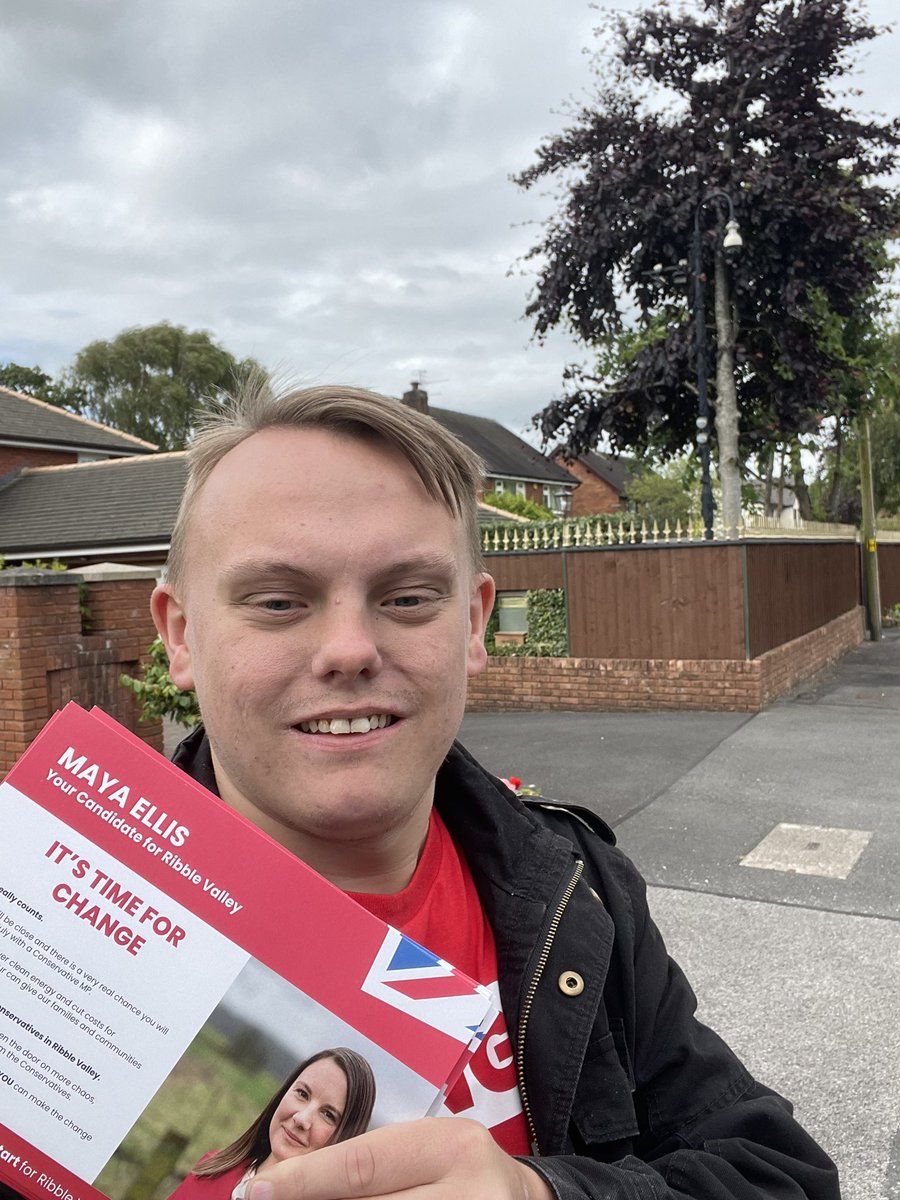 connord_291's tweet image. Another brilliant (but gusty) double session today in Preston Rural North speaking to voters on the doorstep for Ribble Valley Labour’s @mayaellisuk 🌹

Voters are keen for change all over Ribble Valley and recognise it’s Labour who can deliver it on Thursday 🗳️