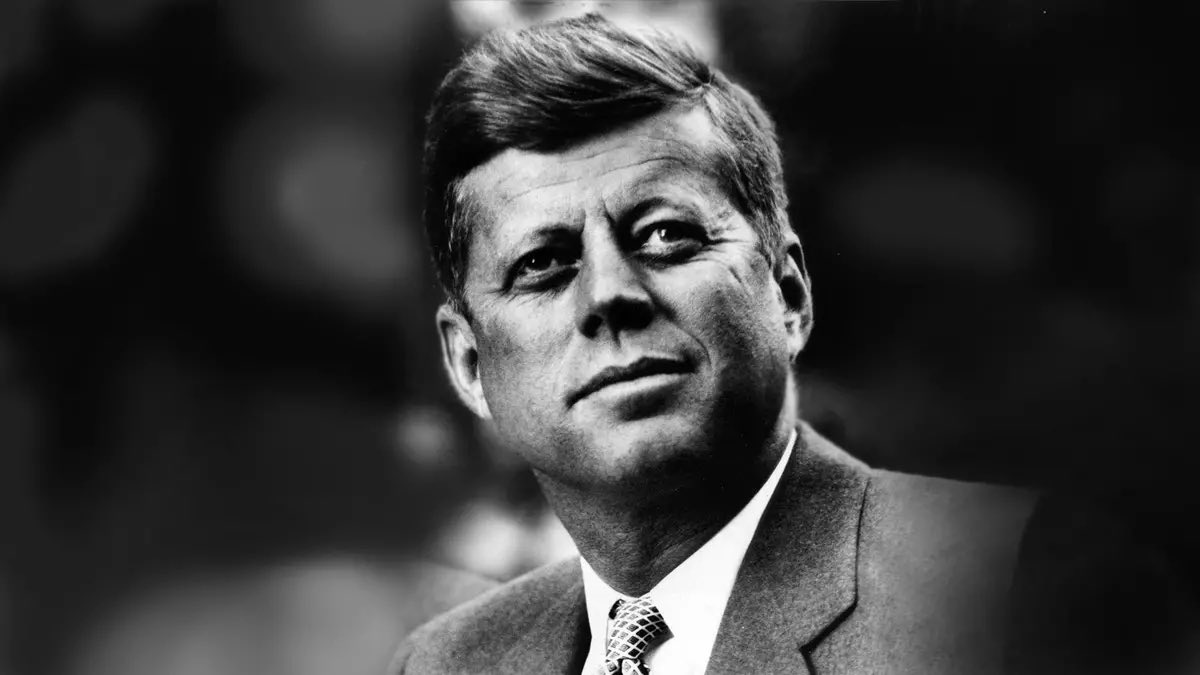 coherence_e's tweet image. “Ne sacrifiez jamais vos convictions politiques pour être dans l&apos;air du temps.”
John Fitzgerald Kennedy