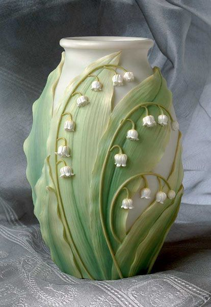 lavieestbelIe's tweet photo. Lily of the valley vases https://t.co/mxMkV3Y9ns