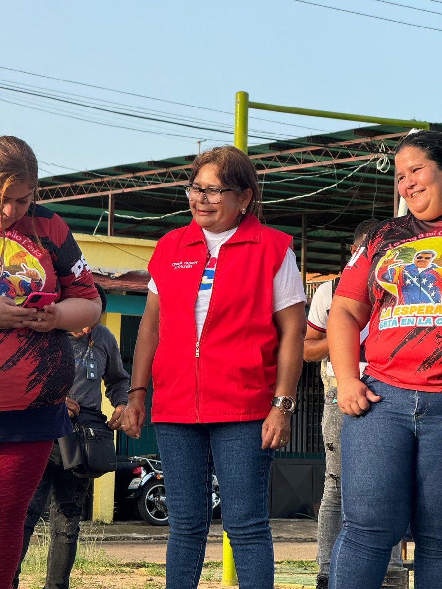 OfeliaPsuv1's tweet photo. Gracias a nuestro Presidente @NicolasMaduro continuamos trabajando en el embellecimiento del Paseo “Las Flecheras” de nuestro municipio San Fernando, espacio para disfrutar en familia.

¡Trabajamos con Amor para nuestro Pueblo! ♥️

@dcabellor @PartidoPSUV https://t.co/Eks3iYq5ph