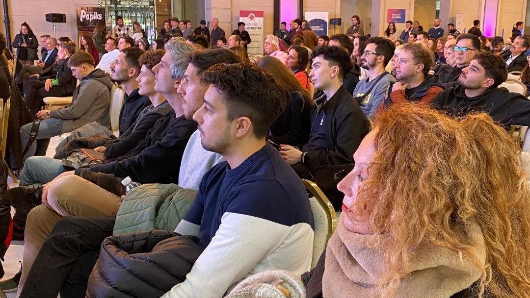 desarrolloeinv's tweet photo. 🏆¡Llega una nueva edición del Premio a la Innovación Red Intecmar! Si sos emprendedor y tenés una idea que combina tecnología y genera un impacto positivo en la comunidad o si tu pyme está desarrollando un proyecto para mejorar el sistema productivo, aprovechá esta oportunidad. https://t.co/bDc0kdQXl5