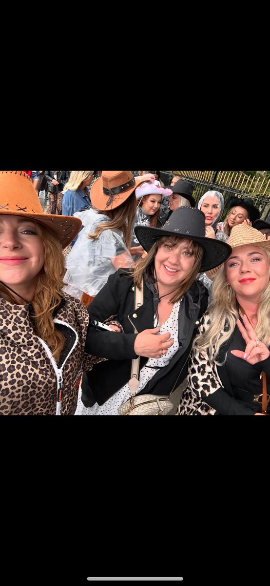 Thank goodness for good friends and being able to have the craic because to say Shania Twain was a disappointment last night in Belfast is an understatement! Could not hear a word, only played for 70 mins! Not entertaining and out of key!