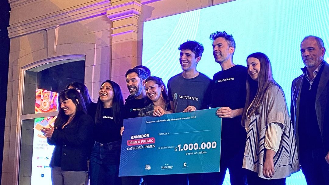 desarrolloeinv's tweet photo. 🏆¡Llega una nueva edición del Premio a la Innovación Red Intecmar! Si sos emprendedor y tenés una idea que combina tecnología y genera un impacto positivo en la comunidad o si tu pyme está desarrollando un proyecto para mejorar el sistema productivo, aprovechá esta oportunidad. https://t.co/bDc0kdQXl5